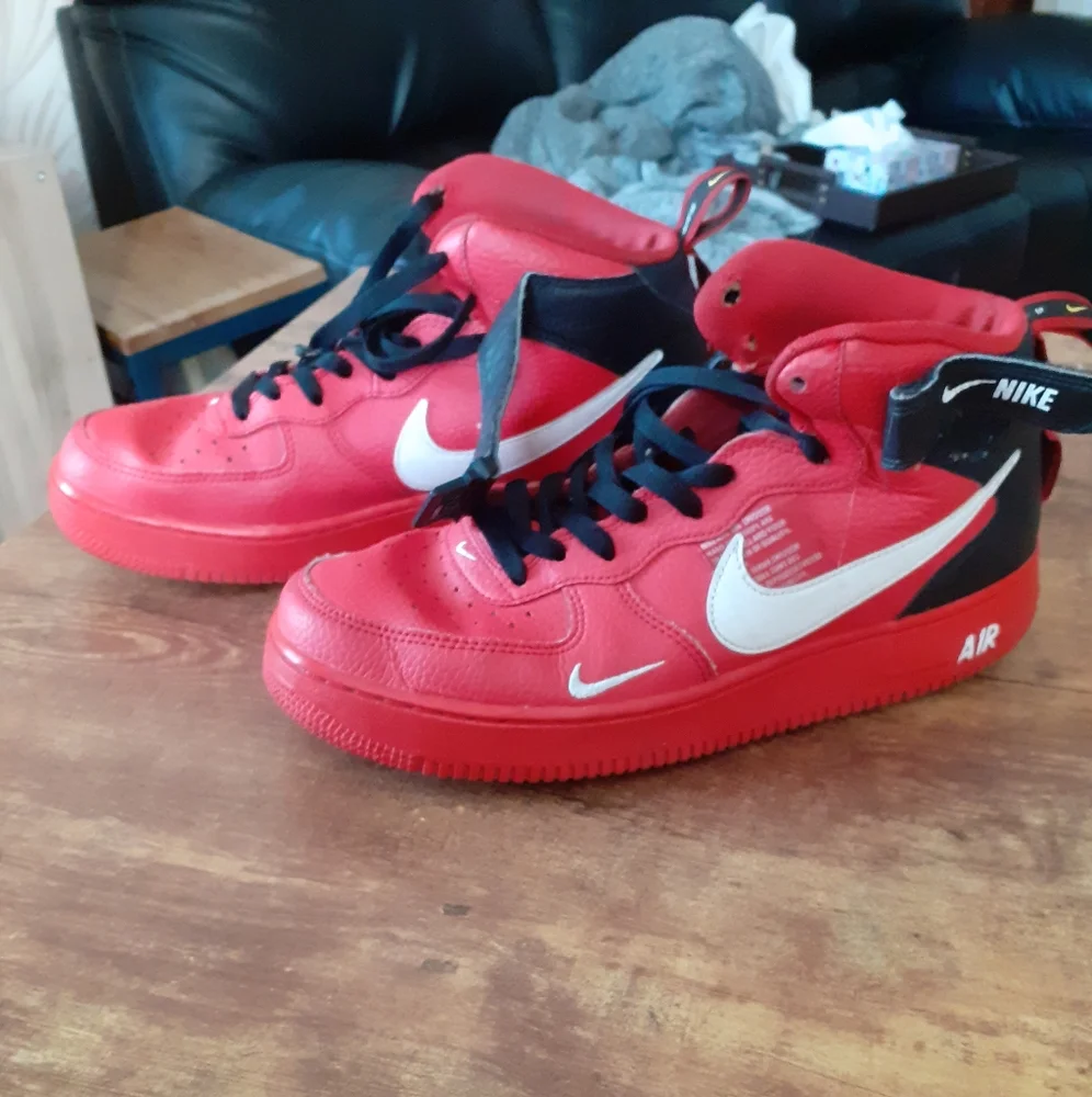 Air Force 1 Mid '07 lv8 University Red/White-Black-Tour Vintage Jordan's